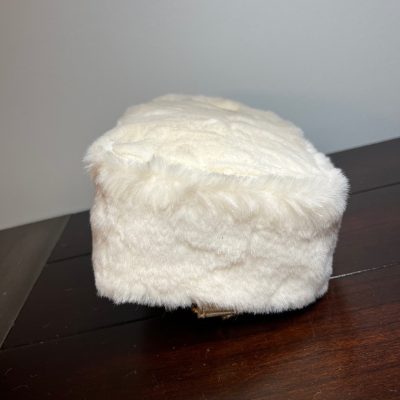 BBW Bath and Body Works Holiday 2023 Faux Fur Cosmetic Bag Gold Strap NEW w/Tags - Picture 5 of 8